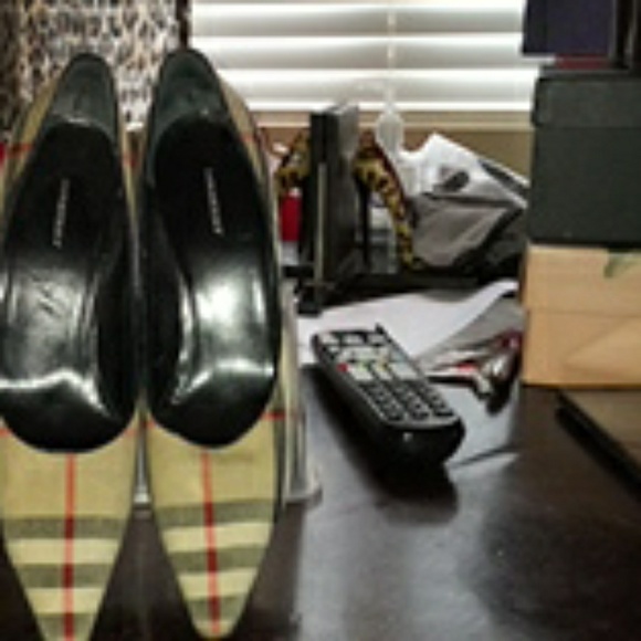BURBERRY SHOES AUTHENTIC - Picture 2 of 4